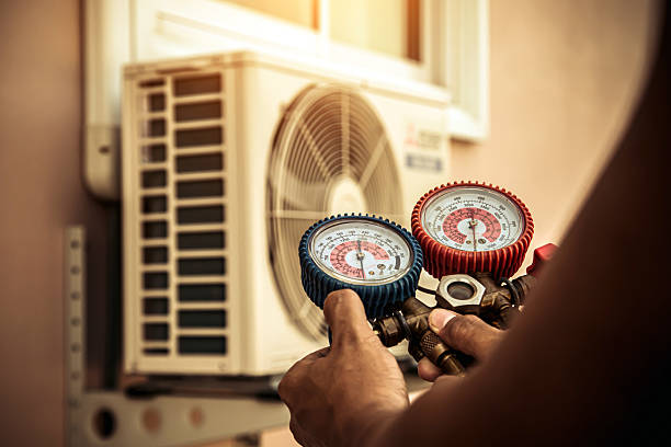 Professional Hvac Repair technician working in Splendora, TX